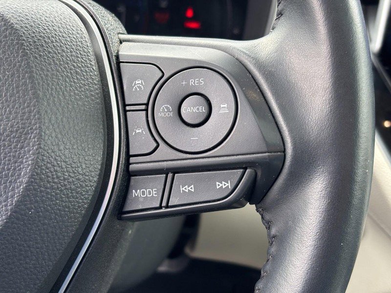 Used 2024 Toyota Corolla Cross XLE w/ Convenience Package image 18