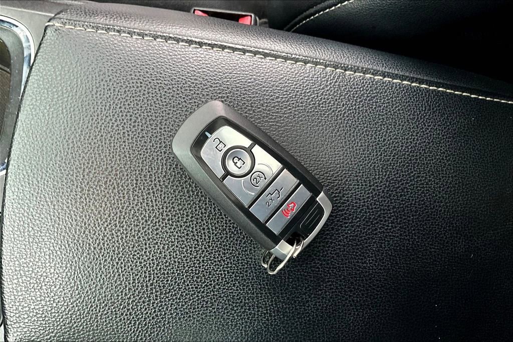 Used 2018 Ford Fusion Titanium image 7