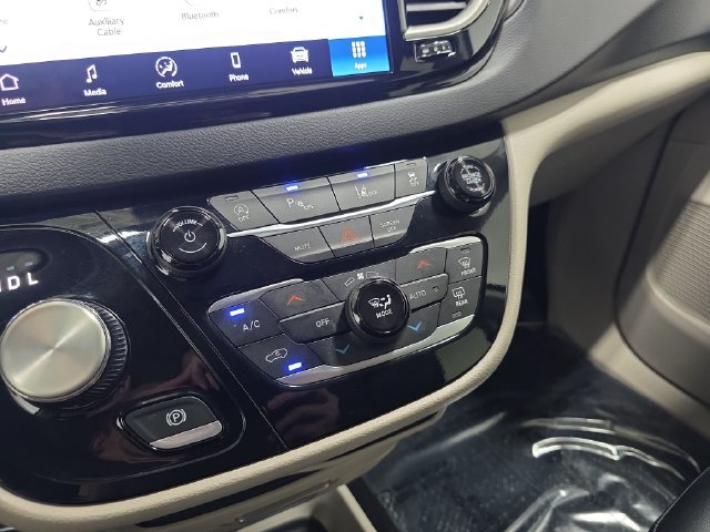 Used 2024 Chrysler Pacifica Touring-L FWD image 24