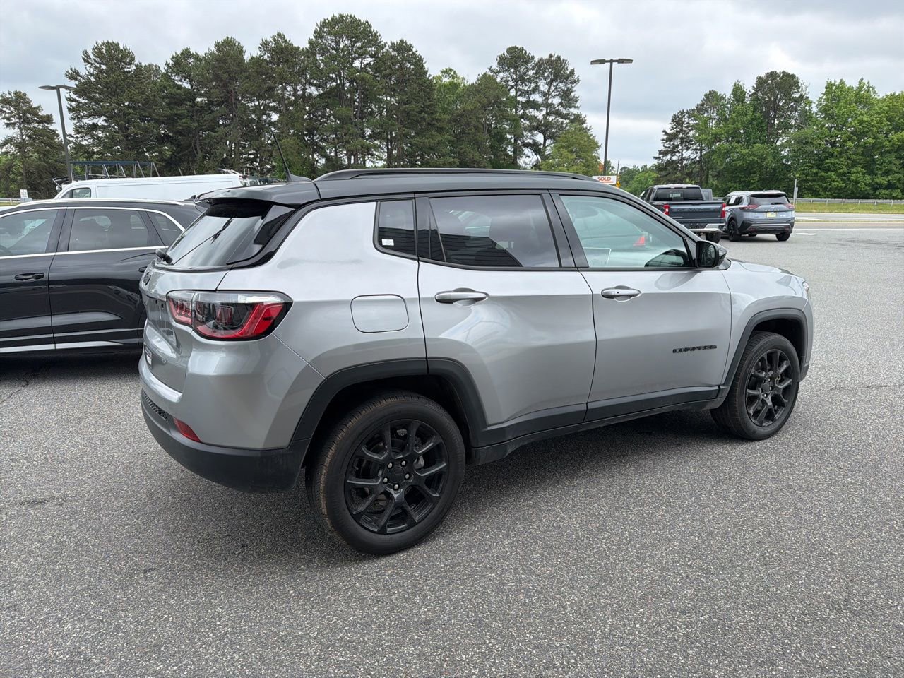 Used 2023 Jeep Compass Altitude w/ Sun and Sound Group AWD/4WD image 8