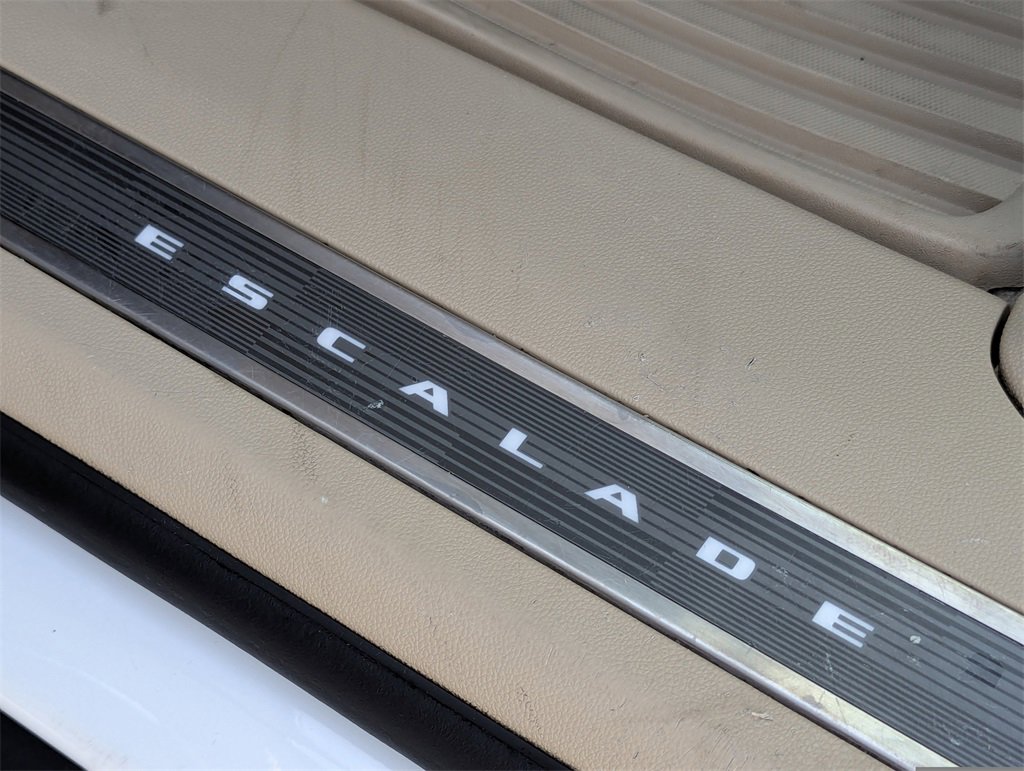 Used 2022 Cadillac Escalade Premium Luxury image 43