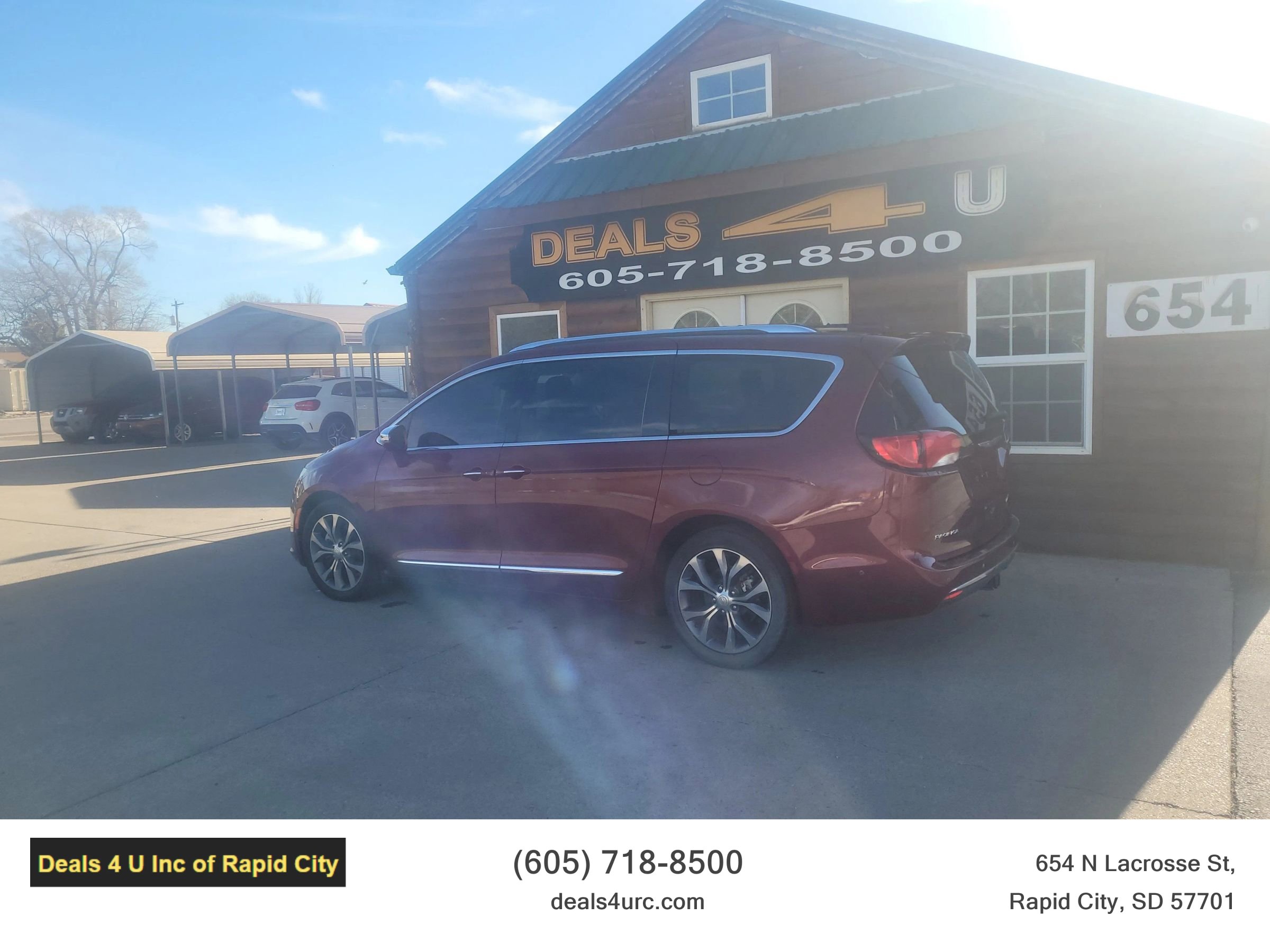 Used 2017 Chrysler Pacifica Limited w/ UConnect Theater Package image 1