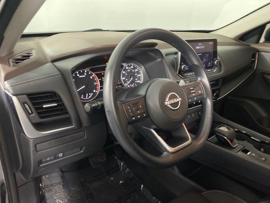 Used 2023 Nissan Rogue S image 10