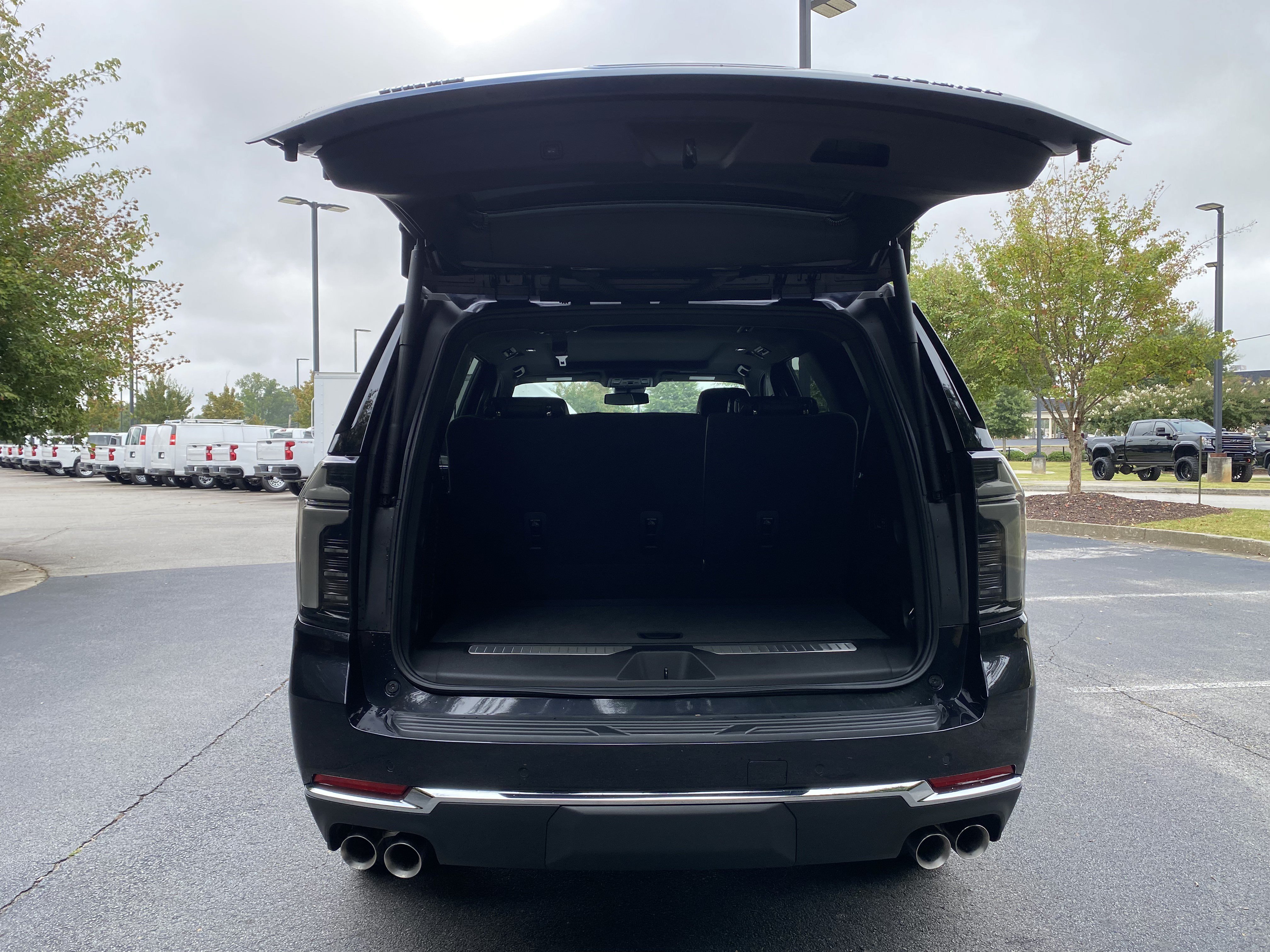 Used 2025 Chevrolet Tahoe Premier w/ Sun And Tow Package AWD/4WD image 11