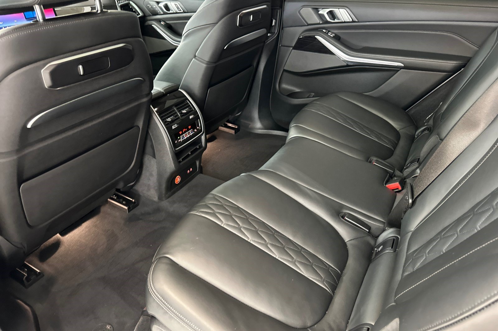 Certified 2025 BMW X7 M60i AWD/4WD image 27