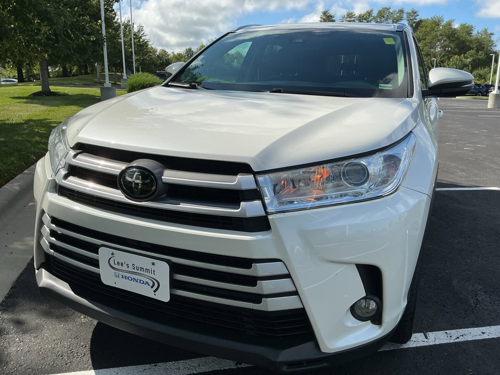 Used 2019 Toyota Highlander XLE AWD/4WD image 3