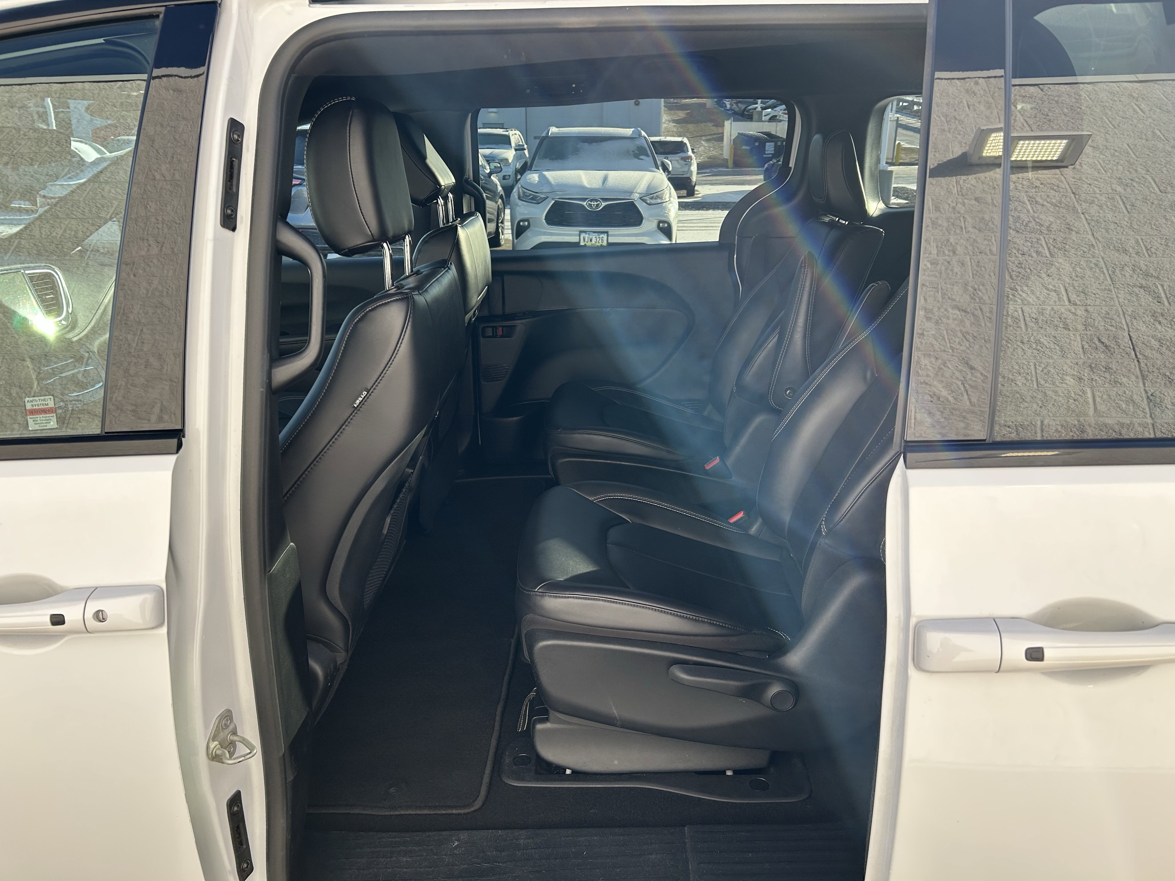 Used 2024 Chrysler Pacifica Limited image 17