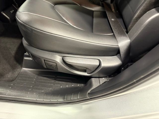 Used 2025 Toyota Highlander Platinum image 17