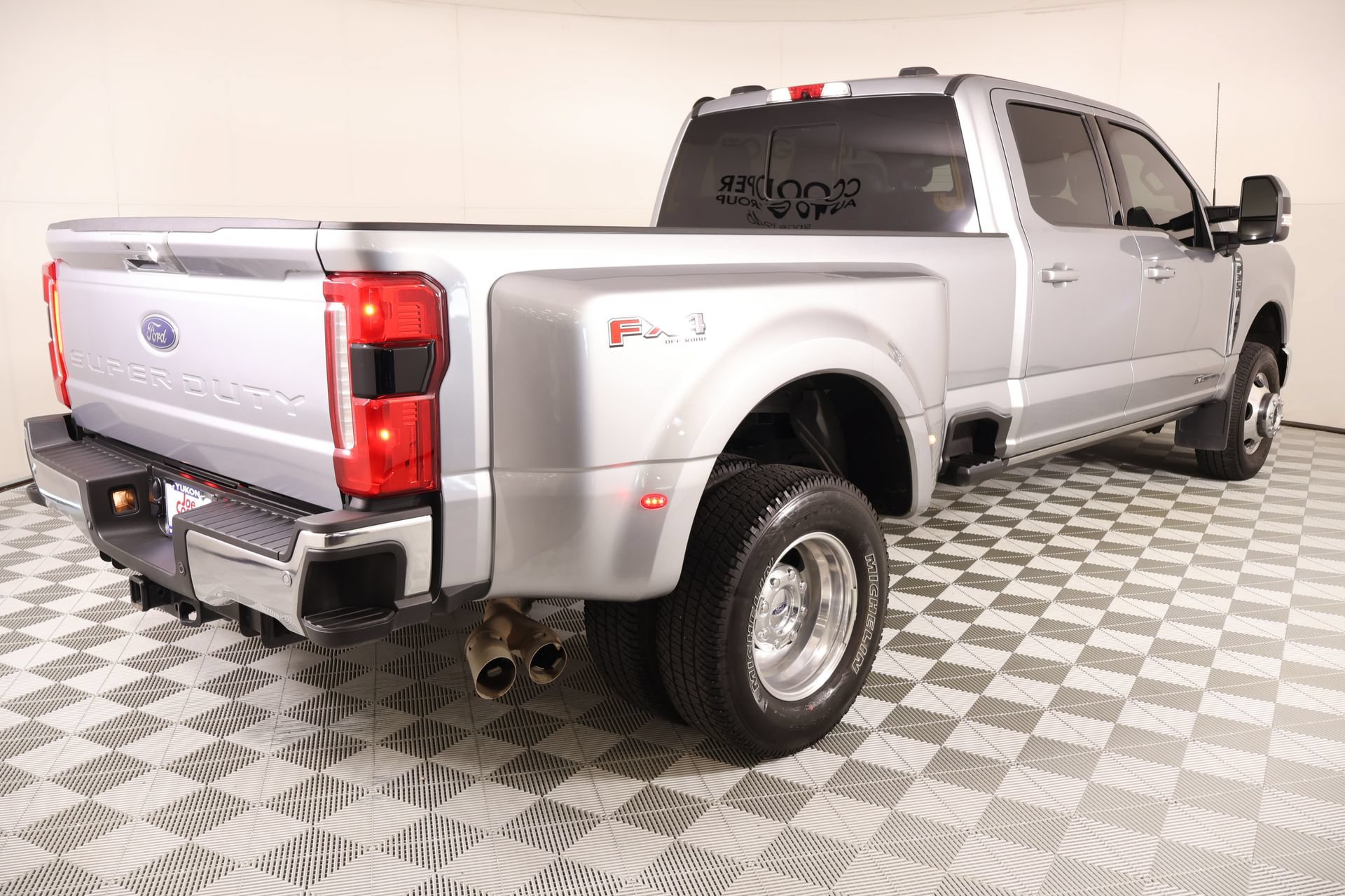 Used 2023 Ford F350 Lariat w/ Lariat Ultimate Package AWD/4WD image 23
