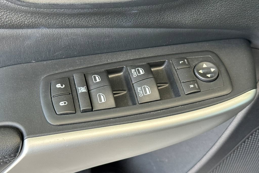 Used 2016 Jeep Cherokee Overland image 15