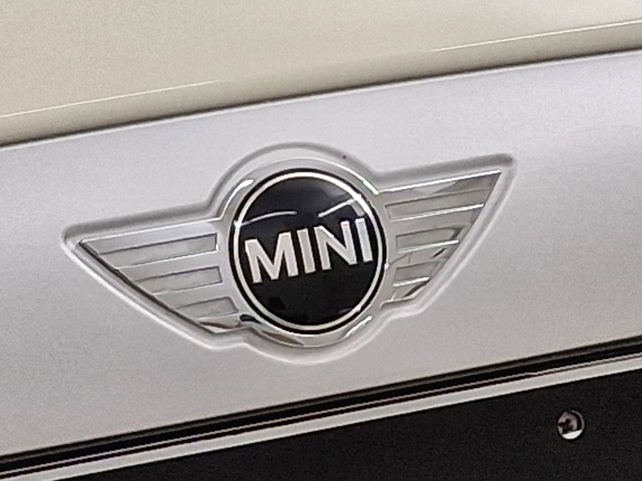 Certified 2015 MINI Cooper 2-Door Hardtop image 21