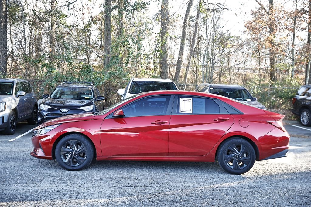 Used 2023 Hyundai Elantra SEL w/ Cargo Package image 2