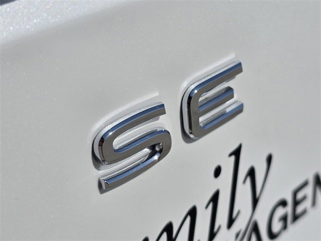 Used 2024 Volkswagen Atlas SE w/ Panoramic Sunroof Package image 11