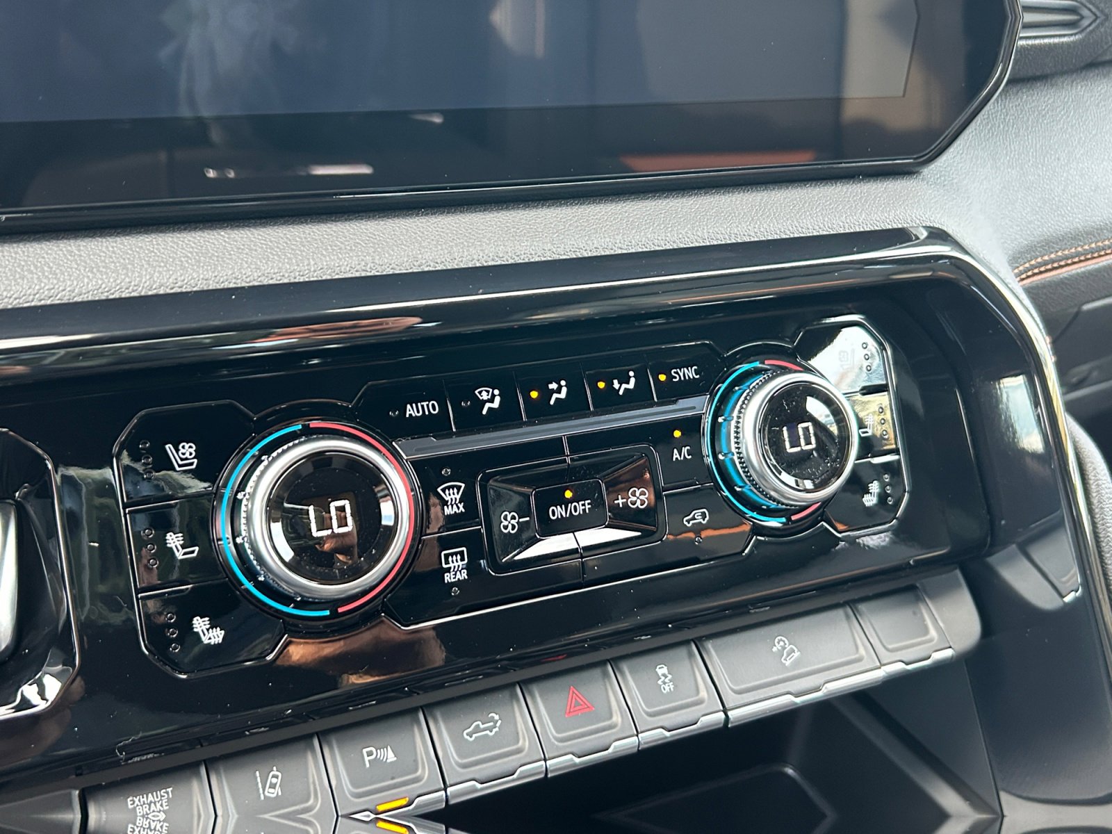 New 2026 GMC Sierra 2500 AT4 w/ AT4 Premium Plus Package image 15