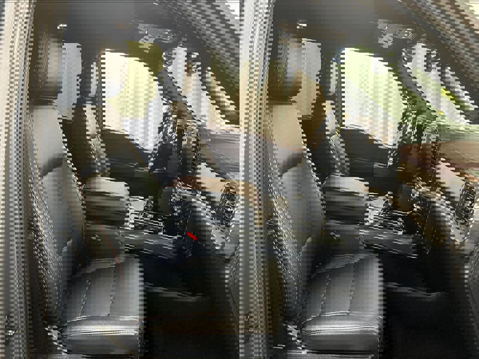 Used 2022 Ford F150 Lariat w/ Equipment Group 502A High image 11