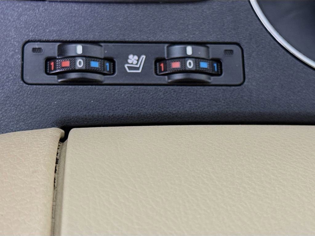 Certified 2019 Toyota Highlander Limited Platinum AWD/4WD image 13