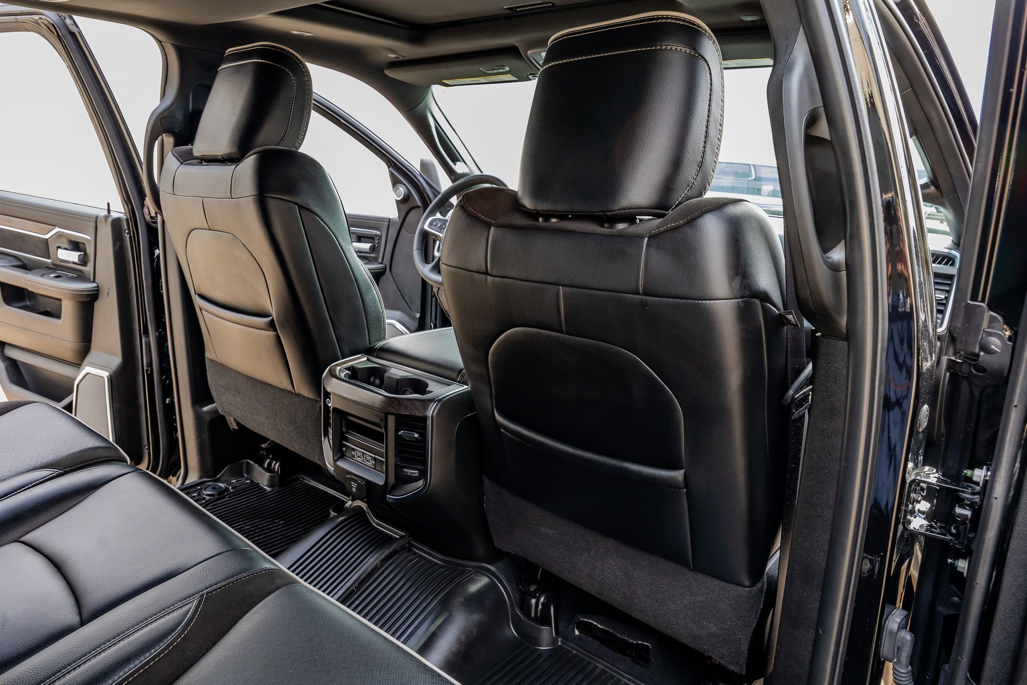 Used 2025 RAM 3500 Laramie image 33