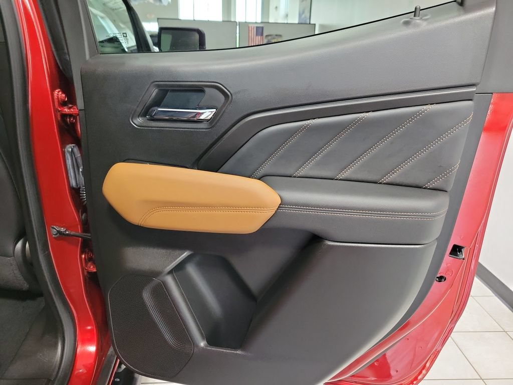 Used 2025 GMC Canyon AT4 w/ Nightfall Edition AWD/4WD image 18
