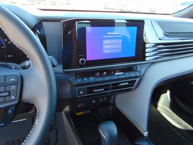 Used 2025 Toyota Camry SE image 12