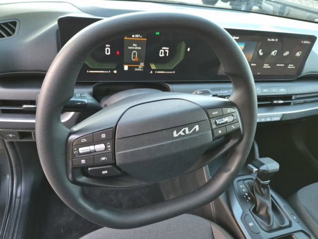 Used 2025 Kia K4 LXS image 18