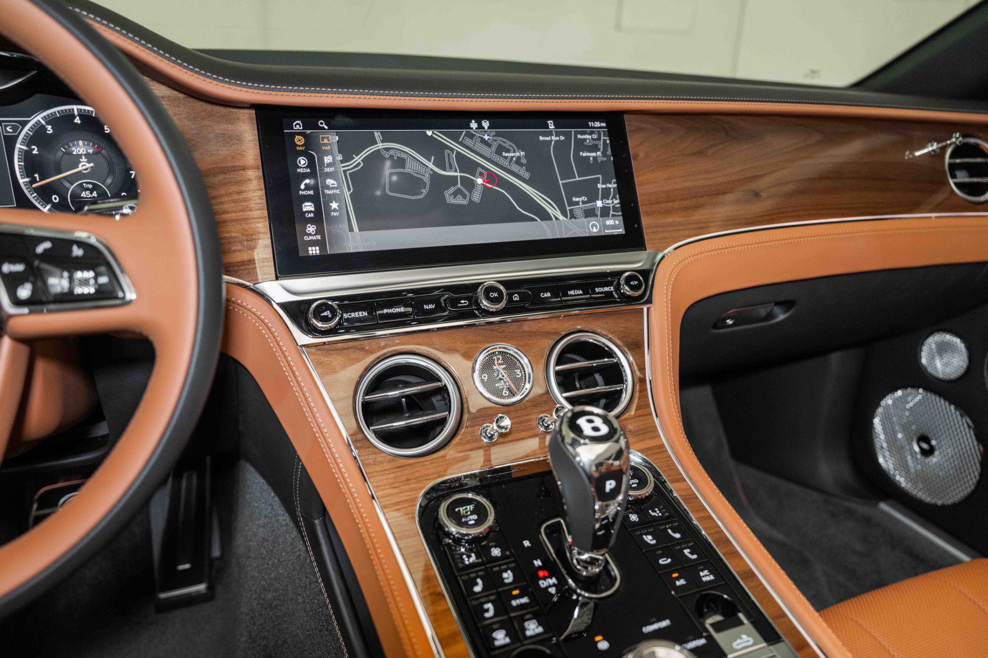 Certified 2024 Bentley Continental GT V8 AWD/4WD image 25