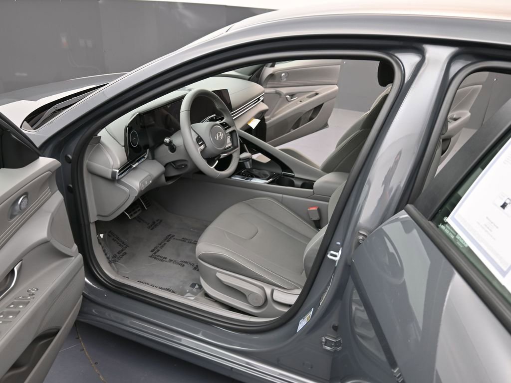 Certified 2025 Hyundai Elantra SEL image 12
