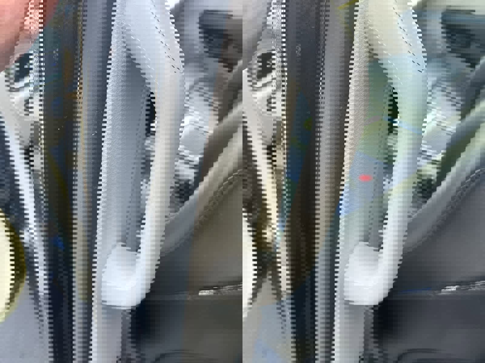 Used 2023 Chrysler Pacifica Touring-L image 18