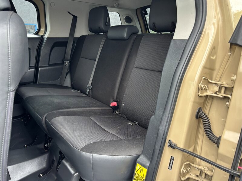 Used 2011 Toyota FJ Cruiser 4WD w/ Upgrade Pkg image 11