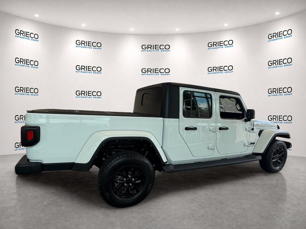 Used 2022 Jeep Gladiator Sport AWD/4WD image 5