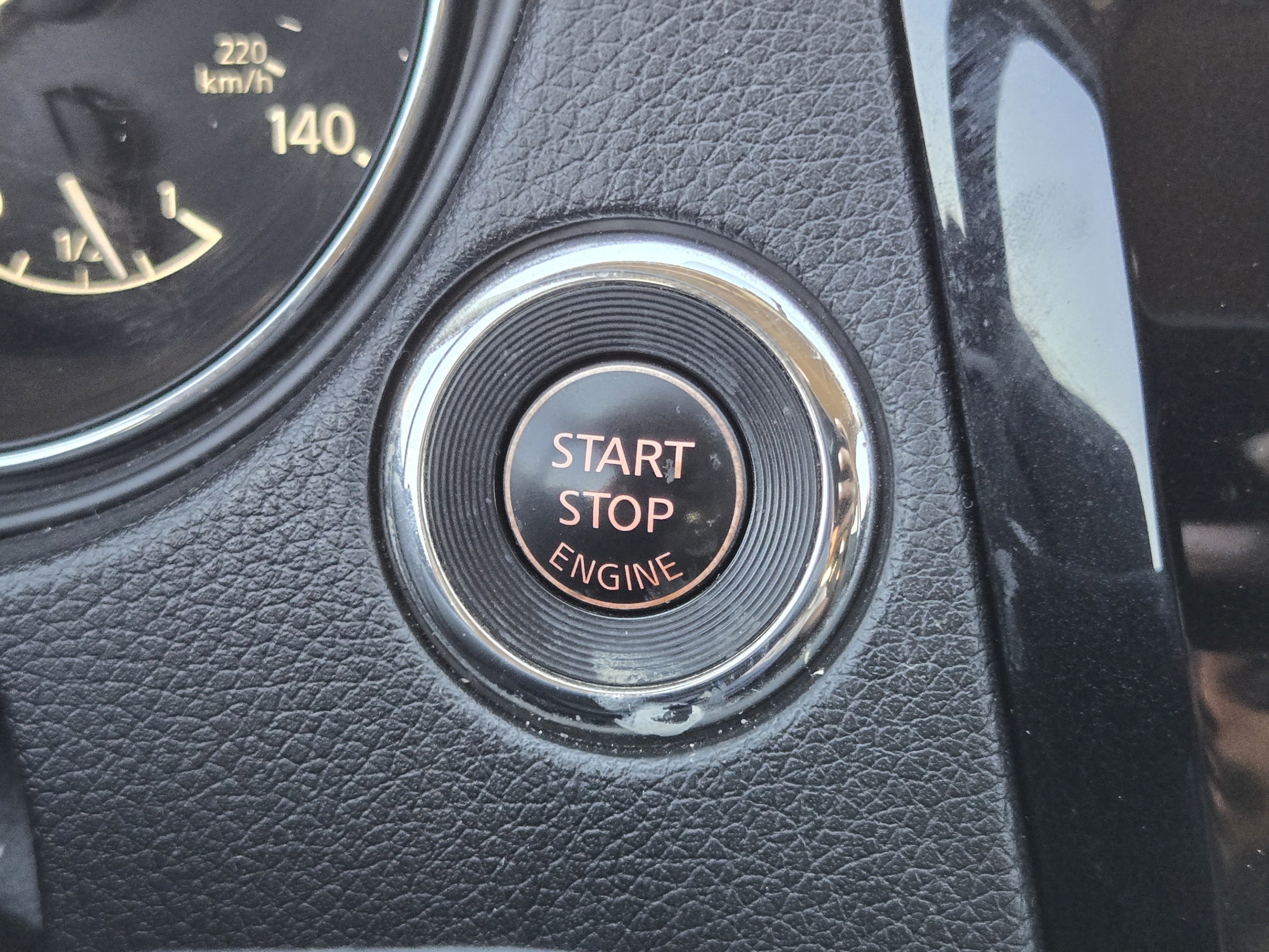 Used 2018 Nissan Rogue SV w/ Premium Package FWD image 17