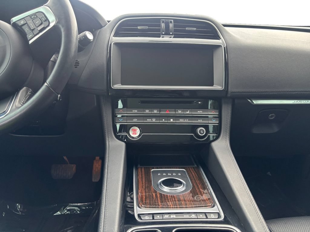 Used 2020 Jaguar F-PACE Prestige AWD/4WD image 11