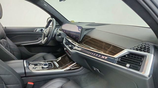 Used 2024 BMW X7 xDrive40i w/ M Sport Package image 21