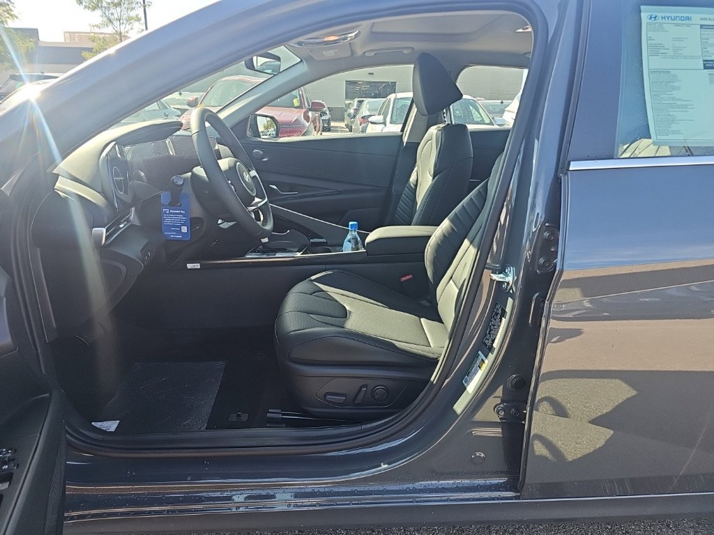 New 2026 Hyundai Elantra Limited FWD image 9