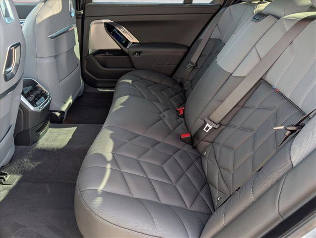 Used 2025 BMW 760i xDrive w/ Executive Package image 21