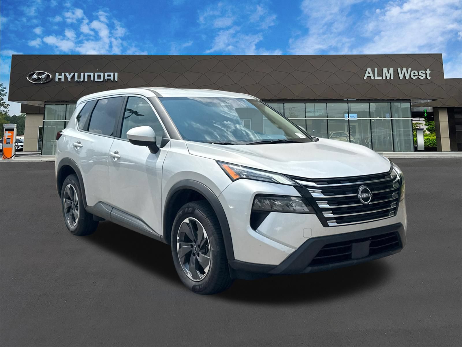 Used 2025 Nissan Rogue SV FWD image 3