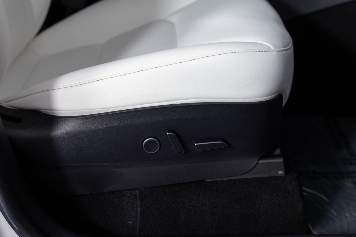 Used 2021 Tesla Model Y Long Range image 31