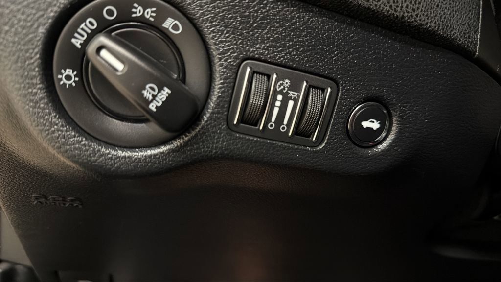 Used 2017 Dodge Charger SXT w/ Rallye Group RWD image 16