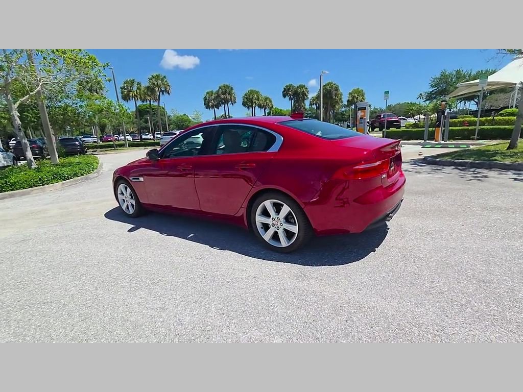 Used 2017 Jaguar XE Premium RWD image 7