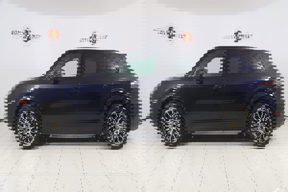 Used 2022 Porsche Cayenne Platinum Edition w/ Premium Package Plus image 44