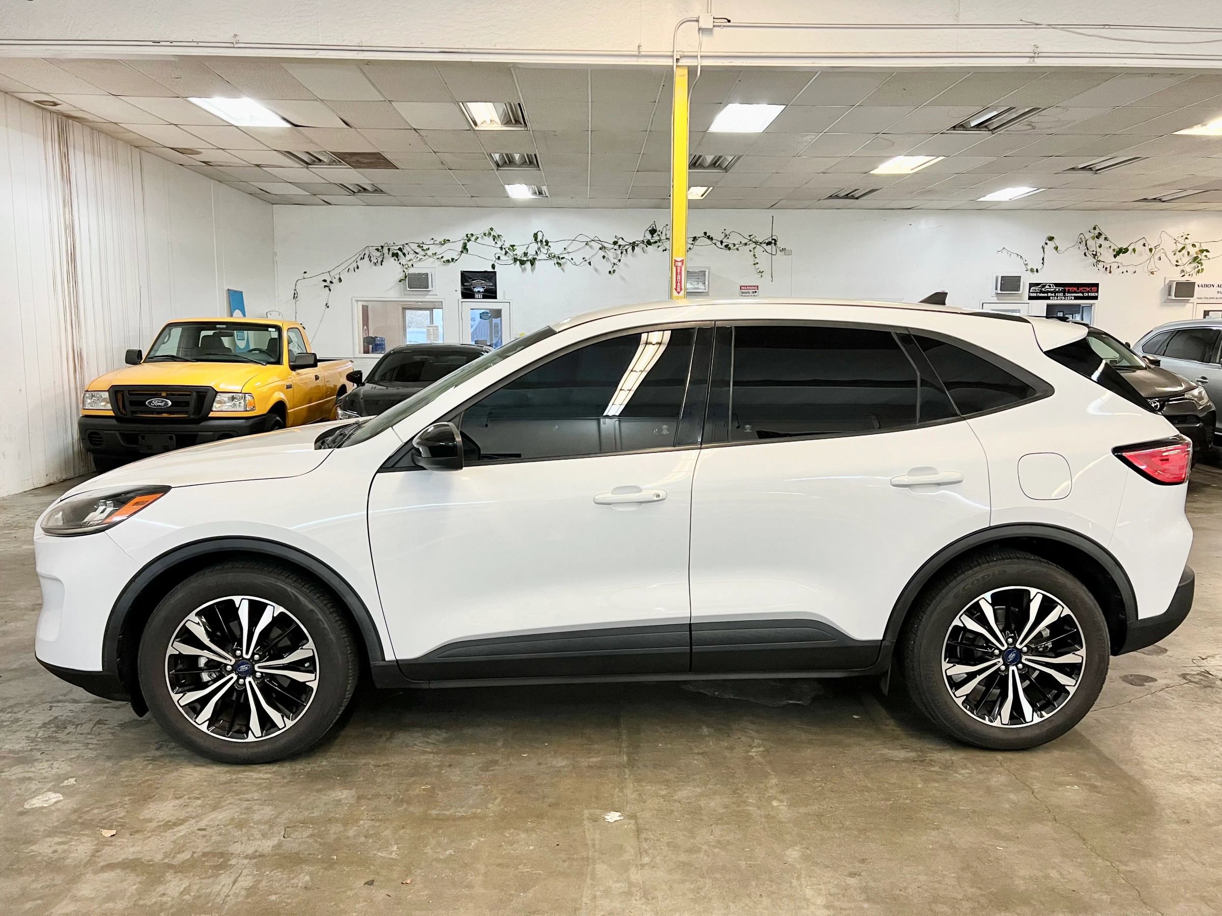 Used 2021 Ford Escape SE w/ SE Sport Appearance Package image 8