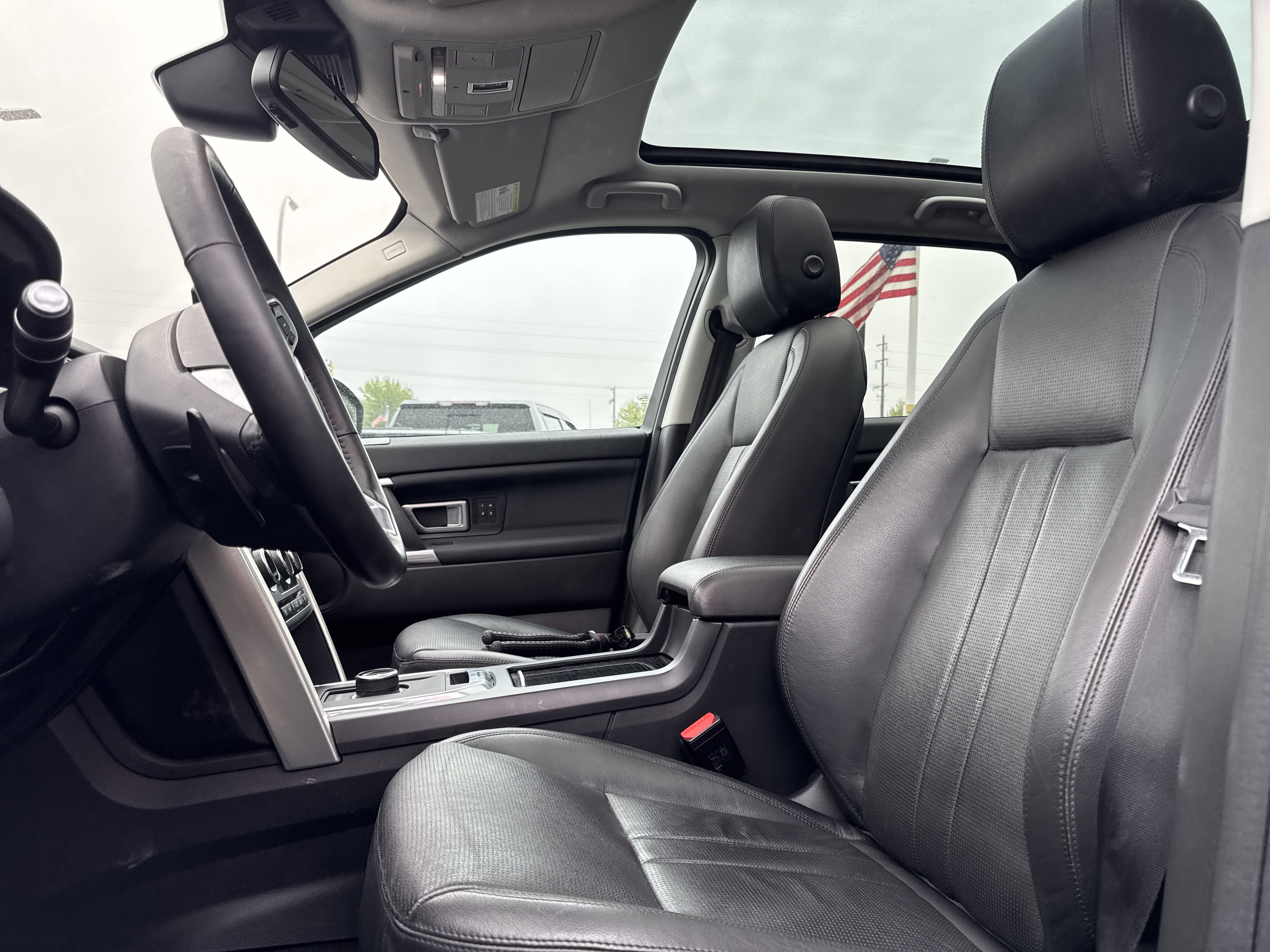 Used 2019 Land Rover Discovery Sport HSE AWD/4WD image 12