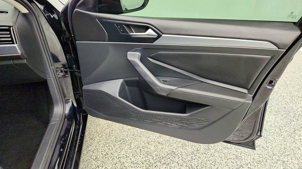 Used 2022 Volkswagen Jetta SE FWD image 26