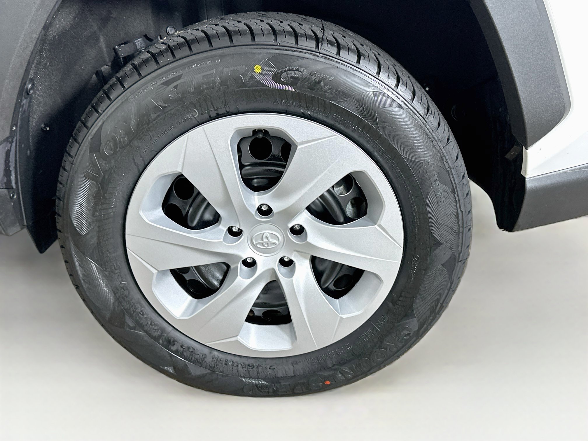 Used 2025 Toyota RAV4 LE AWD/4WD image 11