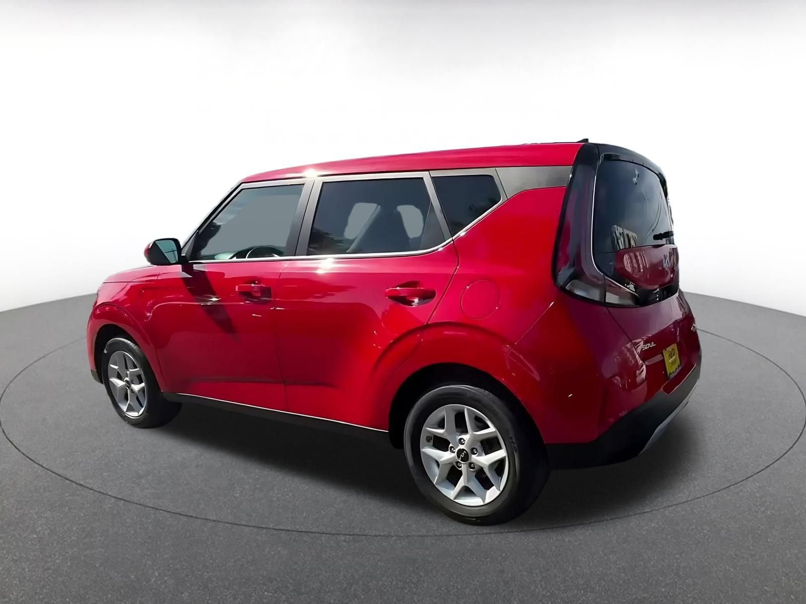Used 2025 Kia Soul LX w/ LX Technology Package FWD image 8