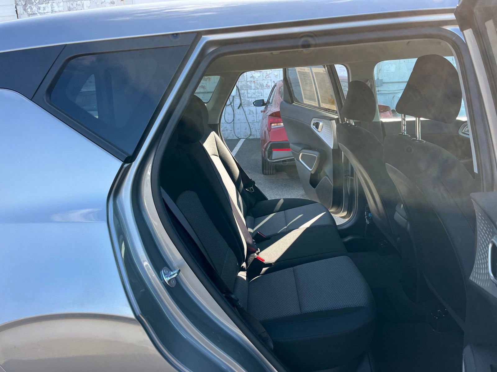 Used 2025 Kia Soul LX w/ LX Technology Package FWD image 23