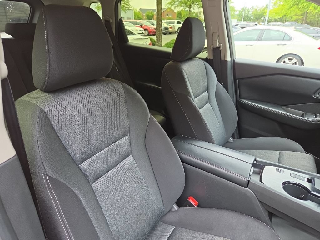 Certified 2025 Nissan Rogue SV FWD image 41