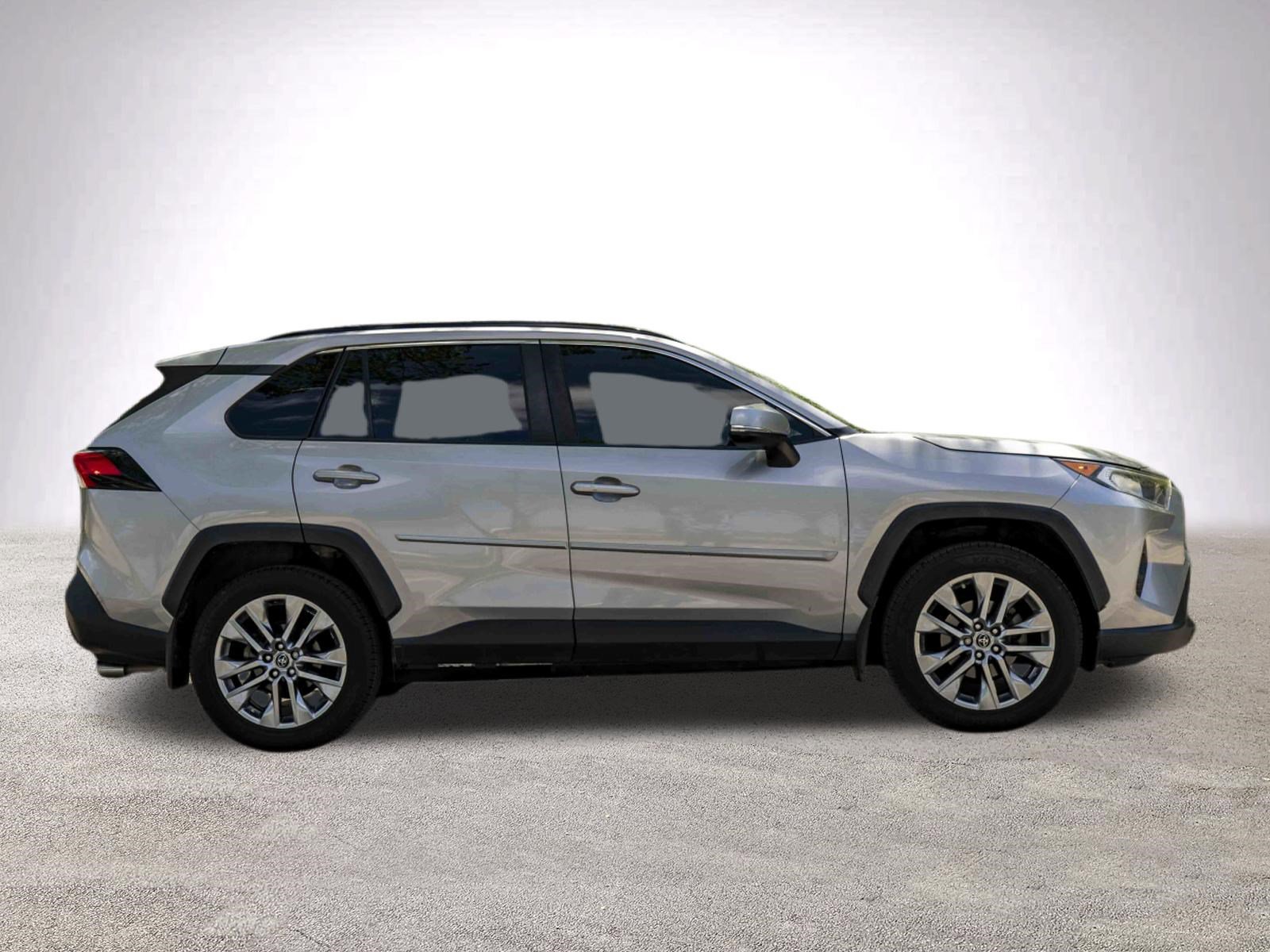 Used 2019 Toyota RAV4 XLE Premium image 10