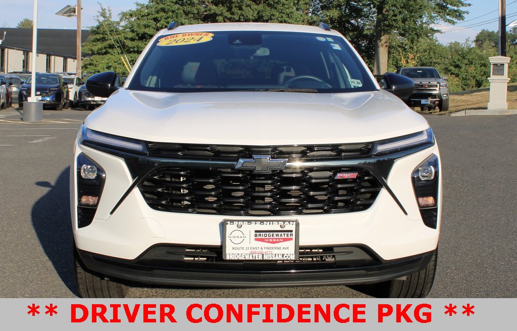 Used 2024 Chevrolet Trax RS w/ Driver Confidence Package image 2