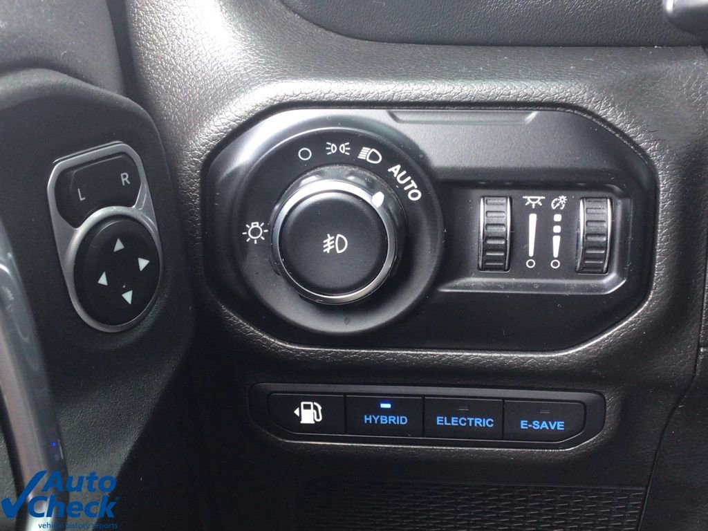 Used 2022 Jeep Wrangler Unlimited Sahara w/ Cold Weather Group image 32