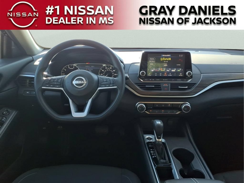 Certified 2025 Nissan Altima 2.5 SV FWD image 9